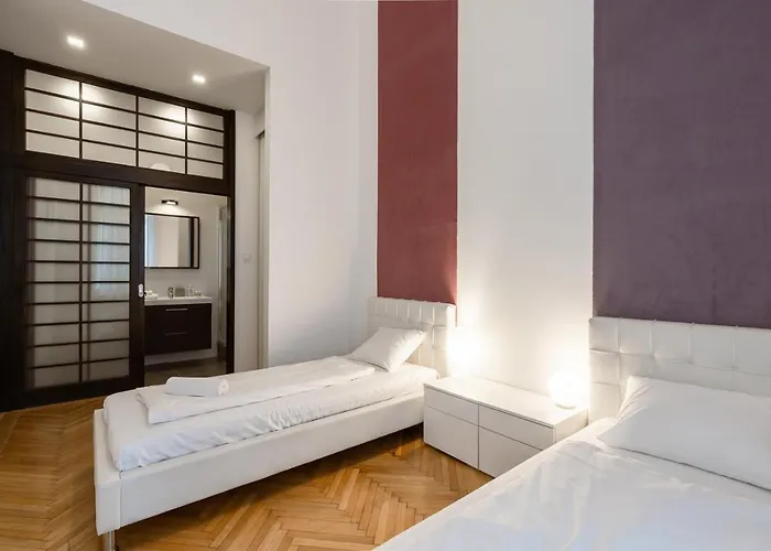 Bright Two-Bedroom Home By The New York Palace